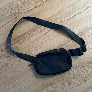 Lululemon Everywhere Belt Bag 1L